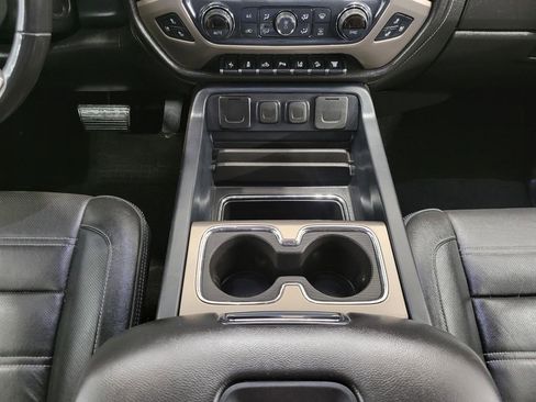 Used 2018 GMC Sierra 2500 Denali w/ Duramax Plus Package AWD/4WD image 16