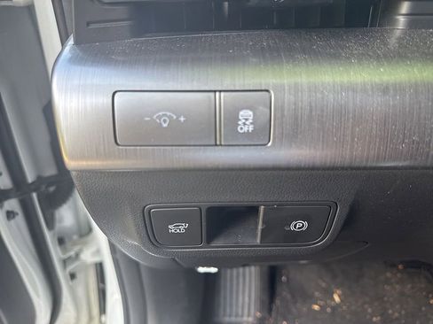 Used 2024 Hyundai Kona Limited FWD image 14