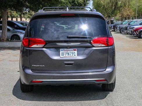 Used 2019 Chrysler Pacifica Touring-L FWD image 9