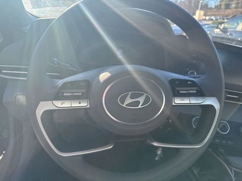 Used 2024 Hyundai Elantra SE image 15