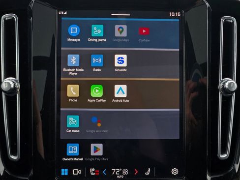 Used 2023 Volvo XC40 B5 Plus w/ Climate Package image 18