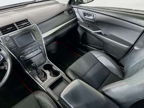 Used 2017 Toyota Camry SE image 11