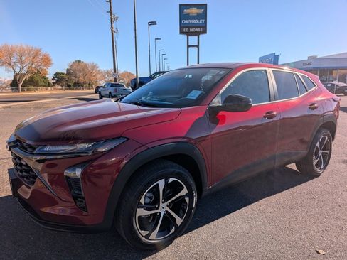 Used 2024 Chevrolet Trax RS w/ Driver Confidence Package image 1