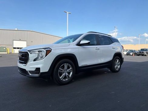 Used 2023 GMC Terrain SLE w/ Driver Convenience Package FWD image 3
