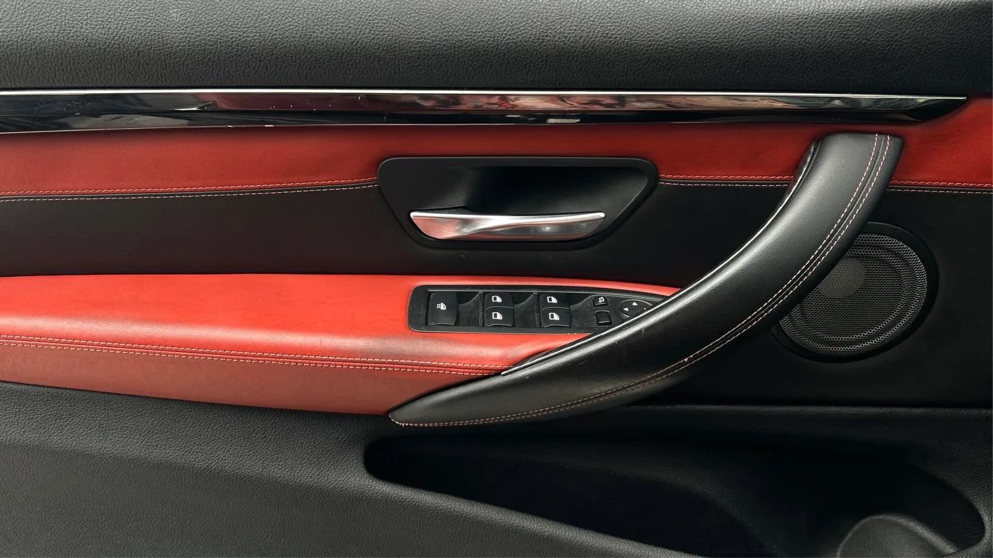 Used 2016 BMW M4 Convertible RWD image 41