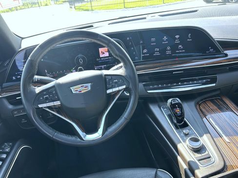 Certified 2024 Cadillac Escalade Premium Luxury w/ Performance Package AWD/4WD image 16