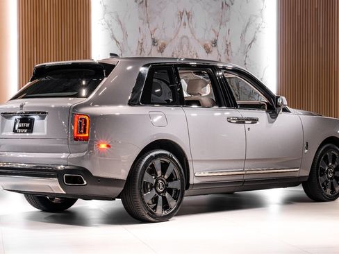 Used 2023 Rolls-Royce Cullinan w/ Cullinan Package image 8