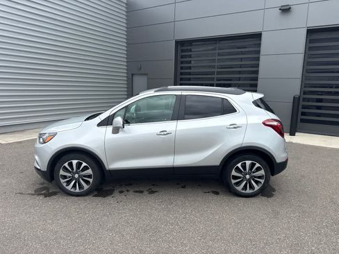 Used 2018 Buick Encore Essence FWD image 2