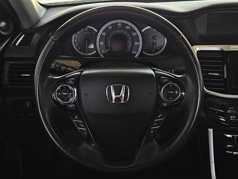 Used 2016 Honda Accord Touring image 11