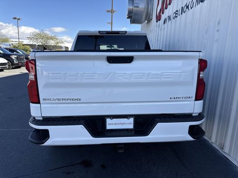 Used 2020 Chevrolet Silverado 1500 Custom w/ Custom Value Package image 9