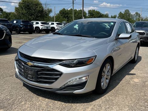 Used 2019 Chevrolet Malibu LT w/ Driver Confidence Package II FWD image 3