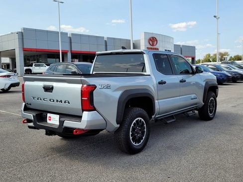 Used 2024 Toyota Tacoma TRD Off-Road image 7