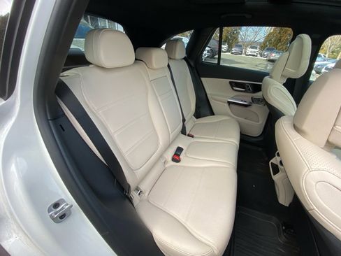 Used 2023 Mercedes-Benz GLC 300 4MATIC image 29