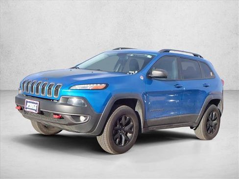 Used 2018 Jeep Cherokee Trailhawk w/ Cold Weather Group image 11