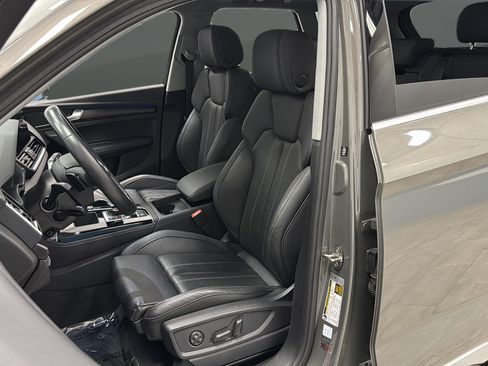Used 2025 Audi Q5 e Premium Plus w/ Premium Plus Package AWD/4WD image 9