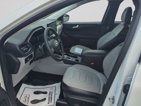 Used 2024 Ford Escape Platinum w/ Premium Technology Package AWD/4WD image 10
