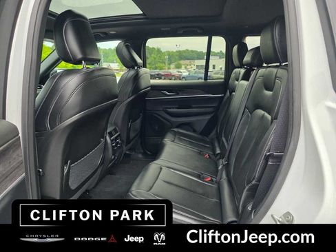 Certified 2025 Jeep Grand Cherokee Limited AWD/4WD image 13