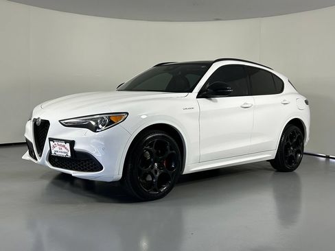 Used 2023 Alfa Romeo Stelvio Veloce AWD/4WD image 3