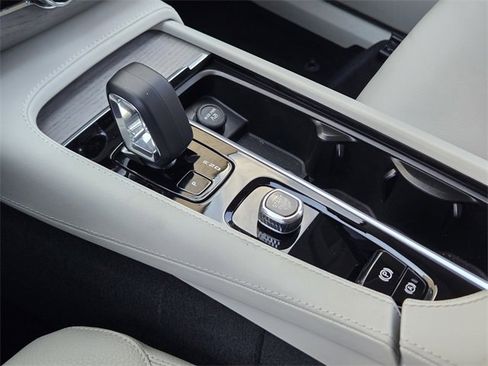 New 2025 Volvo XC90 T8 Plus w/ Protection Package Premier image 26