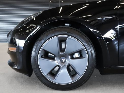 Used 2022 Tesla Model 3 Long Range AWD/4WD image 3