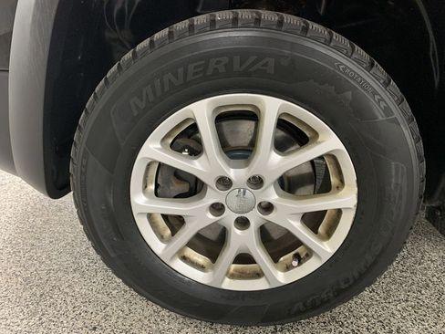 Used 2018 Jeep Cherokee Trailhawk w/ Cold Weather Group AWD/4WD image 15