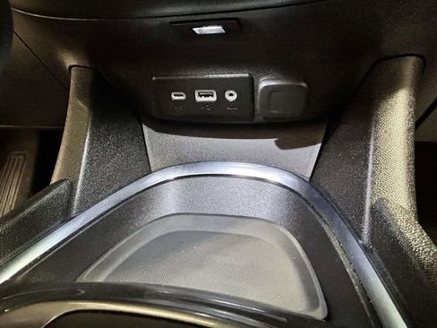 Used 2023 Chevrolet Malibu LT FWD image 19