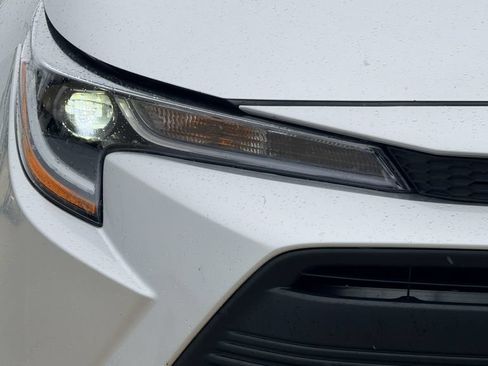 Used 2025 Toyota Corolla LE FWD image 4