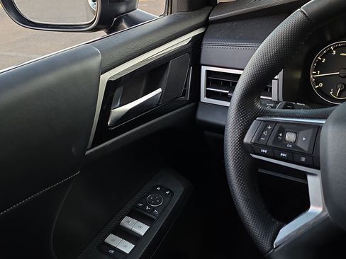 Used 2024 Mitsubishi Outlander SE image 20