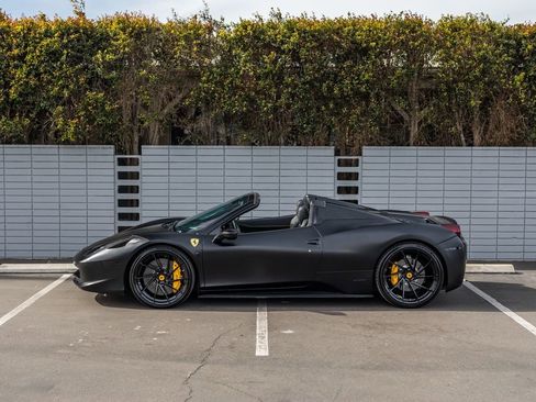 Used 2014 Ferrari 458 Spider RWD image 5