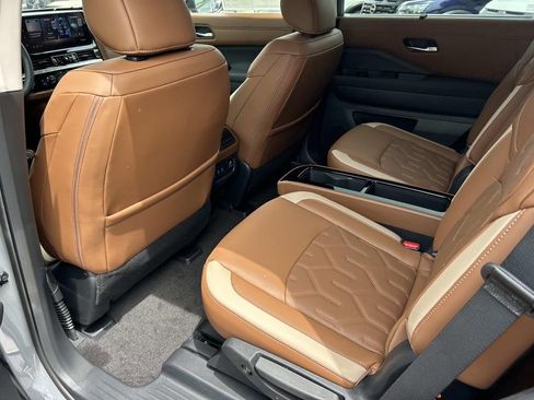 New 2026 Nissan Pathfinder Platinum w/ Lighting Package FWD image 19