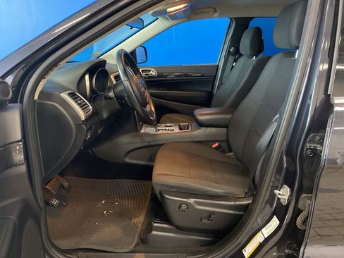 Used 2013 Jeep Grand Cherokee Laredo w/ Laredo E Group image 9