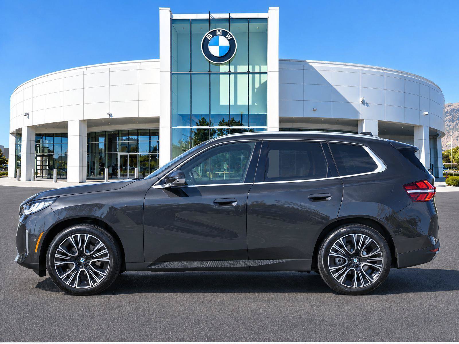 Used 2026 BMW X3 xDrive30i w/ Premium Package AWD/4WD image 5
