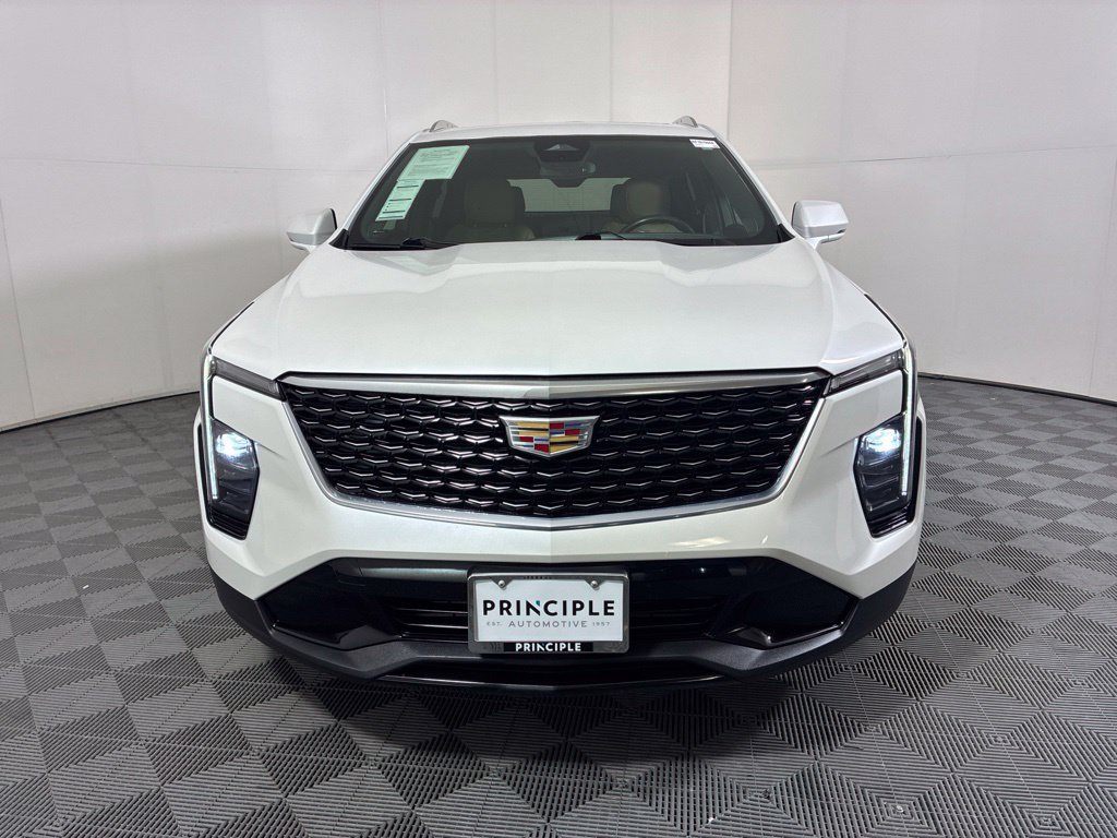 Used 2024 Cadillac XT4 Premium Luxury FWD image 3