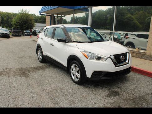 Used 2020 Nissan Kicks S FWD image 1