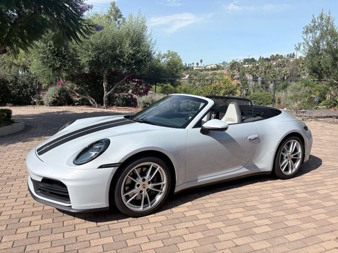 Used 2025 Porsche 911 Carrera RWD image 3