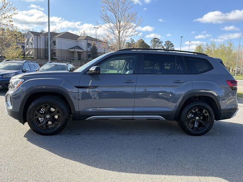New 2026 Volkswagen Atlas Peak Edition AWD/4WD image 2