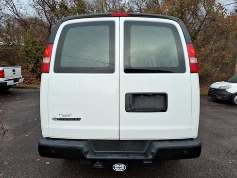 Used 2019 Chevrolet Express 2500 2500 3dr Extended Cargo Van w/ Driver Convenience Package image 4