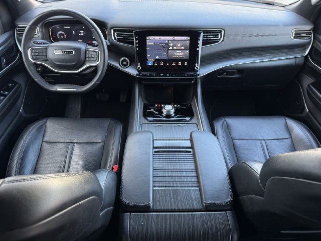 Used 2023 Jeep Wagoneer L Series II AWD/4WD image 10