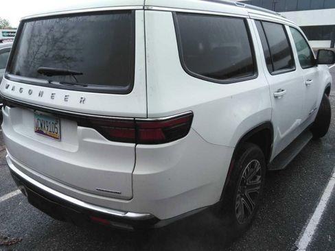 Used 2024 Jeep Wagoneer Series II w/ Flexible Seating Group RWD image 3