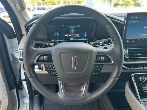 Used 2024 Lincoln Navigator Reserve image 15