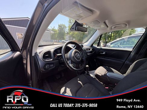 Used 2017 Jeep Renegade Altitude AWD/4WD image 5