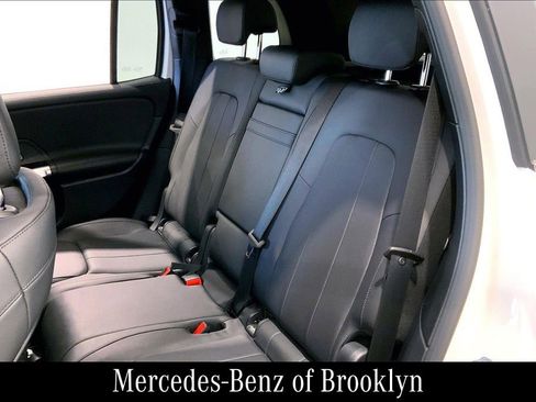 Used 2021 Mercedes-Benz GLB 250 4MATIC image 23