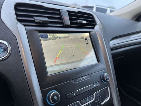 Used 2020 Ford Fusion SE FWD image 29