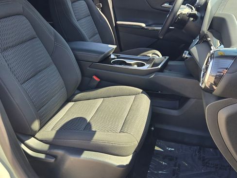 Used 2025 Chevrolet Equinox LT w/ Safety and Technology Package image 18