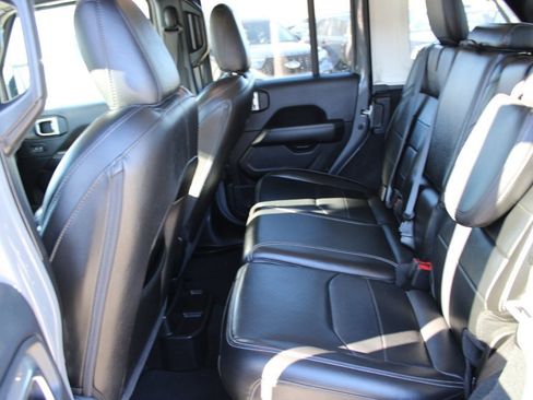 Used 2023 Jeep Wrangler Unlimited Sahara image 26