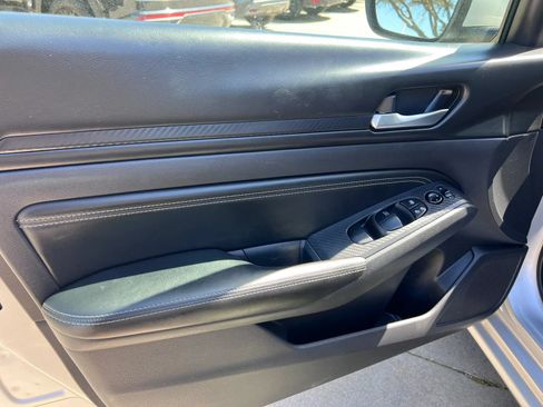 Used 2020 Nissan Altima 2.5 S FWD image 14