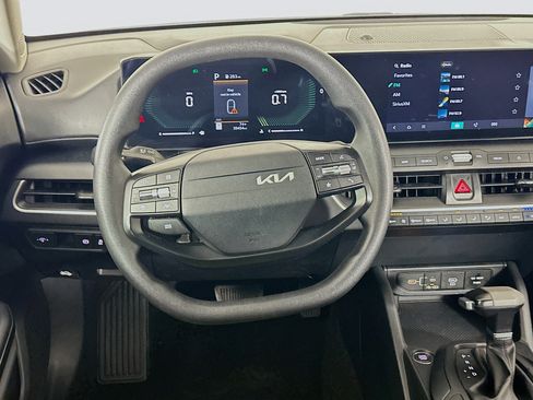 Used 2025 Kia K4 FWD image 18