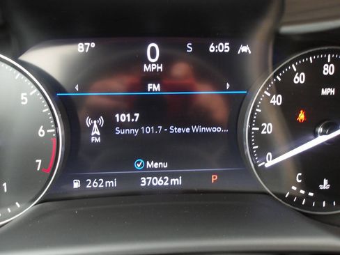 Used 2022 Buick Envision Essence w/ Safety Package FWD image 17