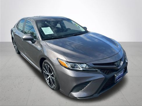 Used 2020 Toyota Camry SE w/ Carpet Mat Package FWD image 5