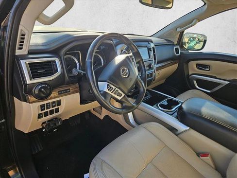 Used 2019 Nissan Titan SL image 12
